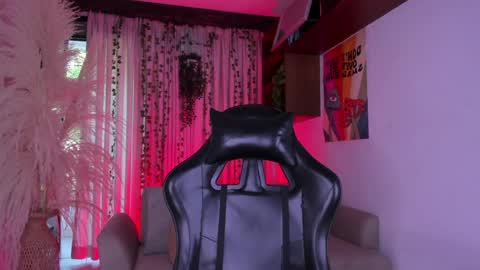 Snapshot of juliensaint_ chatting on 18, 5, 2026 Julien online show from 18, 5, 2026