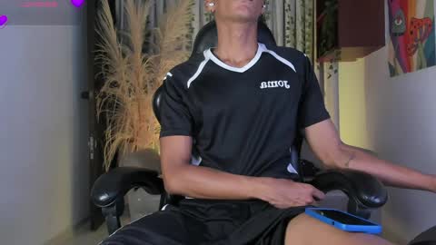 Snapshot of juliensaint_ chatting on 21, 5, 2026 Julien online show from 21, 5, 2026