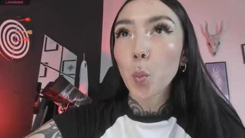 Snapshot of juliet_sourire chatting on 10, 11, 2025 juliet_sourire online show from 10, 11, 2025