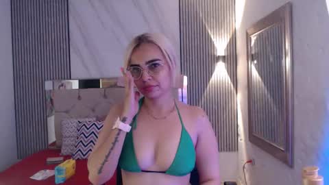 julieta__fox_ online show from 16, 3, 2026
