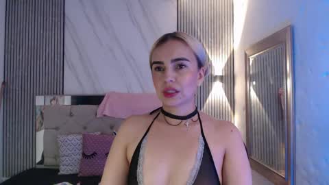 Snapshot of julieta__fox_ chatting on 4, 5, 2026 julieta__fox_ online show from 4, 5, 2026