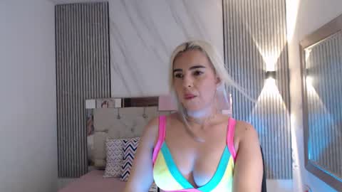 julieta__fox_ online show from 22, 7, 2026