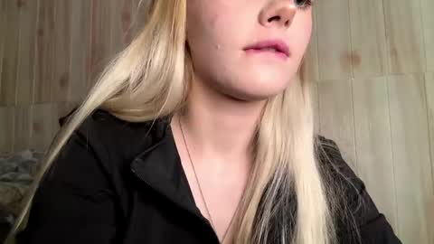 Snapshot of juligwartney chatting on 8, 6, 2026 Malin online show from 8, 6, 2026