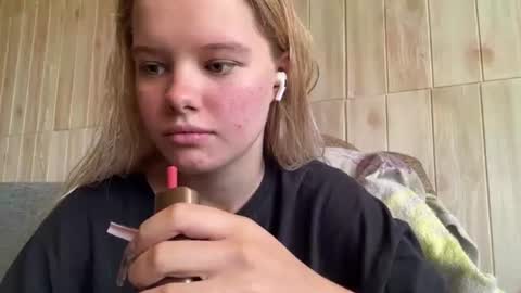 Snapshot of juligwartney chatting on 17, 7, 2026 Malin online show from 17, 7, 2026