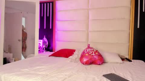 Snapshot of julimonroe19 chatting on 3, 3, 2026 Juli online show from 3, 3, 2026