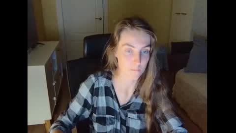 Snapshot of just_be_here chatting on 9, 9, 2025 Dary online show from 9, 9, 2025