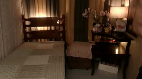 justine_hunk online show from 2, 4, 2026