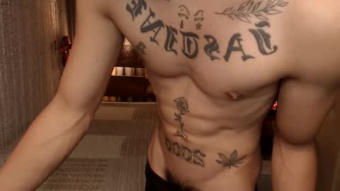 justine_hunk online show from 14, 4, 2026