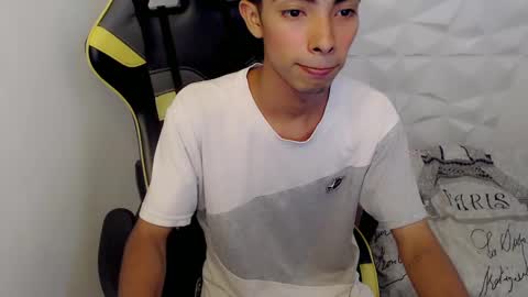 Snapshot of justinn_33 chatting on 22, 2, 2025 J U S T I N online show from 22, 2, 2025