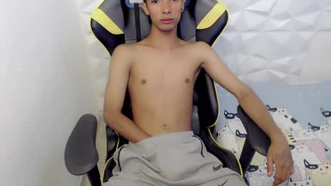 Snapshot of justinn_33 chatting on 25, 2, 2025 J U S T I N online show from 25, 2, 2025