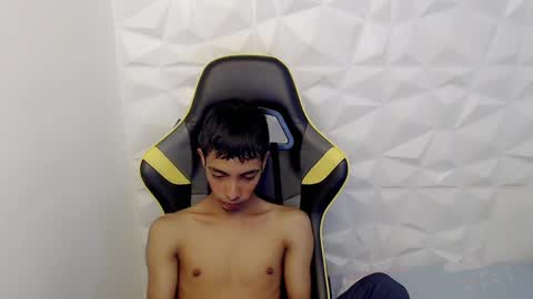 Snapshot of justinn_33 chatting on 26, 2, 2025 J U S T I N online show from 26, 2, 2025