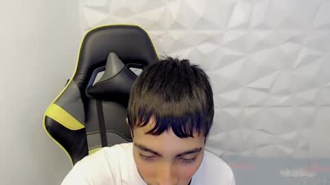 Snapshot of justinn_33 chatting on 7, 3, 2025 J U S T I N online show from 7, 3, 2025