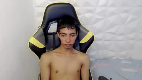 Snapshot of justinn_33 chatting on 12, 3, 2025 J U S T I N online show from 12, 3, 2025