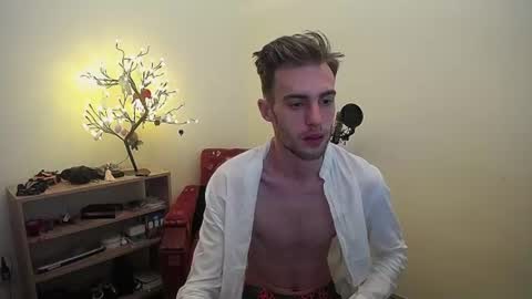 Snapshot of justinnordick chatting on 5, 7, 2026 Hologram Guy online show from 5, 7, 2026
