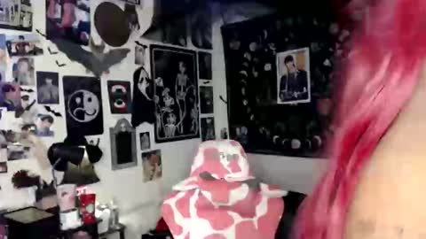 Snapshot of k1m08 chatting on 9, 6, 2026 Aki Kim online show from 9, 6, 2026