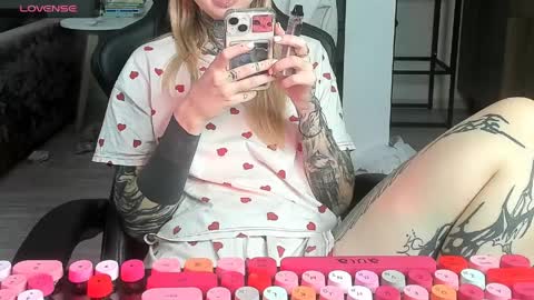 Snapshot of k_and_alice chatting on 7, 4, 2026 Alice online show from 7, 4, 2026