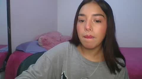 KAHELIINDEPENDENT MODEL online show from 25, 1, 2025