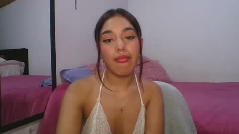 KAHELIINDEPENDENT MODEL online show from 13, 2, 2025