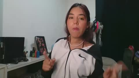 KAHELIINDEPENDENT MODEL online show from 23, 10, 2025