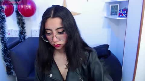 Snapshot of kalilowe_ chatting on 18, 12, 2025 Kali online show from 18, 12, 2025
