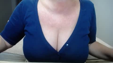 Snapshot of kamaliasim chatting on 11, 11, 2025 KamaliaSim online show from 11, 11, 2025