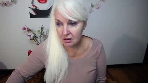 Snapshot of kamaliasim chatting on 5, 12, 2025 KamaliaSim online show from 5, 12, 2025