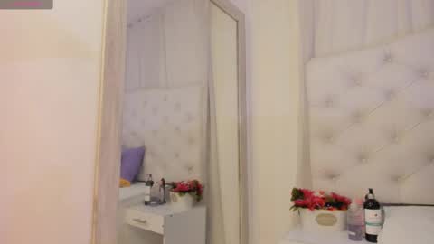 Snapshot of kamila_arias chatting on 10, 9, 2025 online show from 10, 9, 2025