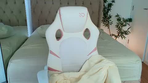 kari_brooks online show from 25, 7, 2026