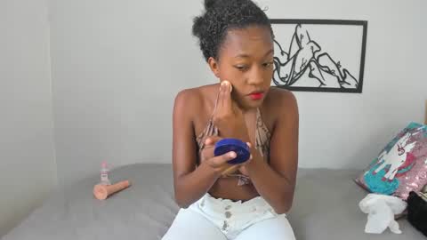 Snapshot of karina_lopez7 chatting on 7, 10, 2025 karina_lopez7 online show from 7, 10, 2025