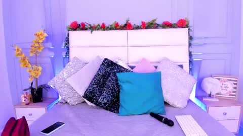 Karla Gonzaless online show from 11, 3, 2025