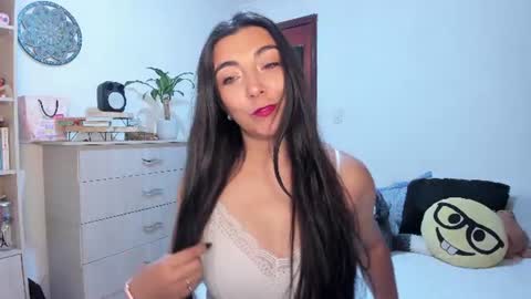 Snapshot of karla_hernandez chatting on 8, 7, 2026 Karla online show from 8, 7, 2026