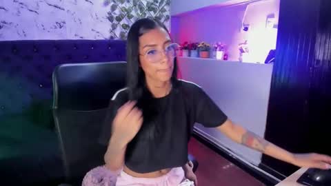 karlaslutskinny__ online show from 16, 4, 2026