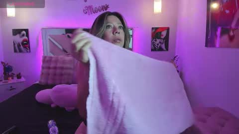 Karly Moonns online show from 14, 11, 2025