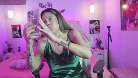 Karly Moonns online show from 19, 11, 2025