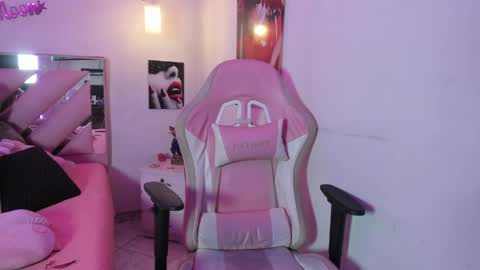 Snapshot of karly_moonn chatting on 25, 5, 2026 Karly Moonns online show from 25, 5, 2026