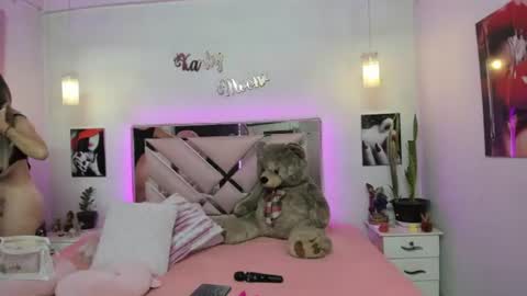 Snapshot of karly_moonn chatting on 18, 6, 2026 Karly Moonns online show from 18, 6, 2026