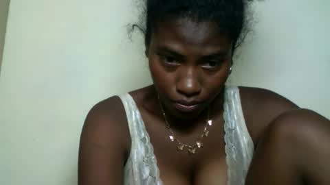 Snapshot of karoliee chatting on 15, 4, 2026 karoliee online show from 15, 4, 2026