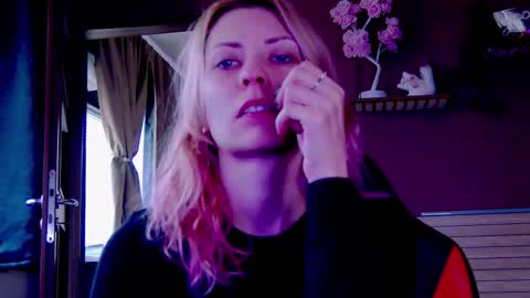 karoline121 online show from 3, 12, 2025