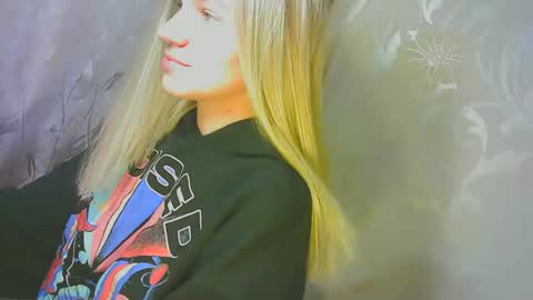 Snapshot of karolynafox chatting on 25, 9, 2025 Caroline Fox online show from 25, 9, 2025