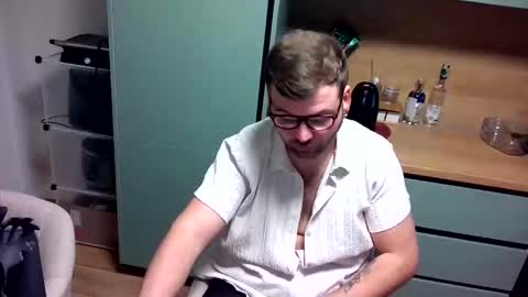 Snapshot of karry300 chatting on 19, 11, 2025 Karry300 online show from 19, 11, 2025