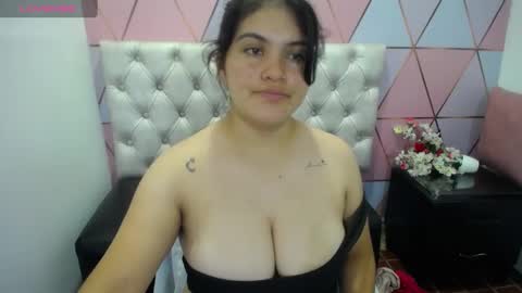 Snapshot of katalina_santana25 chatting on 5, 3, 2025 katalina santana25 online show from 5, 3, 2025