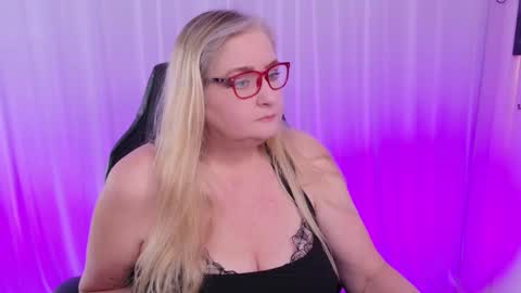 Kat D Sinclair online show from 4, 2, 2025