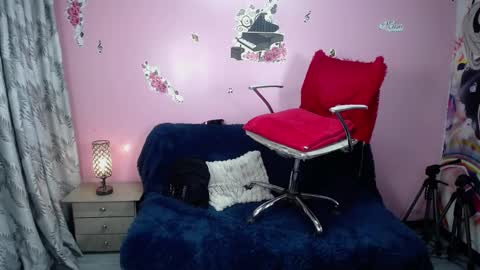 Snapshot of kate_lawrence_ chatting on 12, 12, 2024 kate_lawrence_ online show from 12, 12, 2024