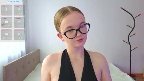 Snapshot of katebunnys chatting on 15, 6, 2026 katebunnys online show from 15, 6, 2026