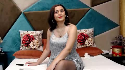 KateQueenston --  online show from 26, 11, 2025