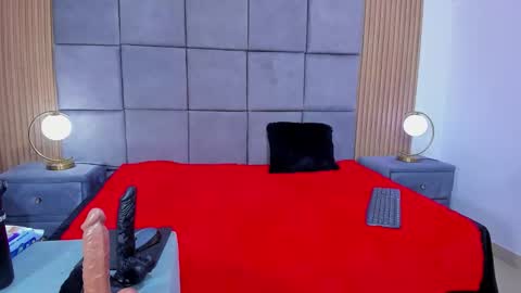 kate Tompson online show from 24, 2, 2026