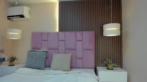   online show from 3, 12, 2025