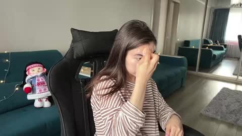 Snapshot of katheleenschraub chatting on 3, 6, 2026 Elle online show from 3, 6, 2026