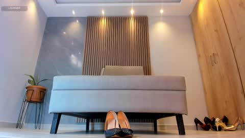 Snapshot of katherinlevinee chatting on 2, 3, 2025 KatherinLevinee online show from 2, 3, 2025