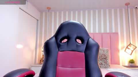 Snapshot of katiamoss1 chatting on 1, 10, 2025 KATIA online show from 1, 10, 2025